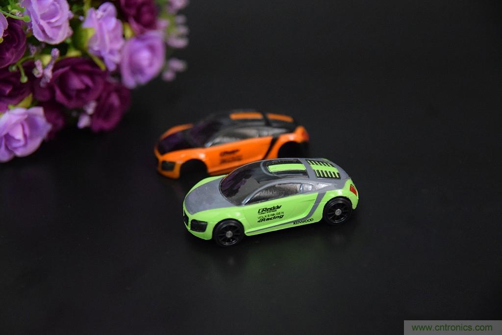 虛擬與現(xiàn)實(shí)相結(jié)合的飛車游戲，讓你體驗(yàn)速度與激情的碰撞！