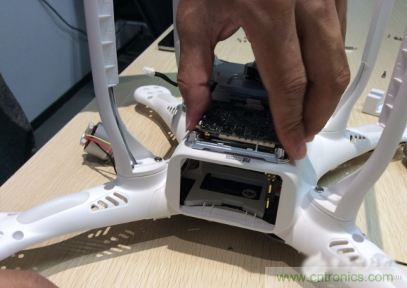 真飛機(jī)拆不著，那就來(lái)拆拆無(wú)人機(jī)&ldquo;鼻祖&rdquo;大疆吧！