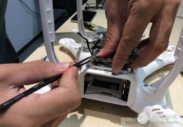 真飛機(jī)拆不著，那就來(lái)拆拆無(wú)人機(jī)&ldquo;鼻祖&rdquo;大疆吧！