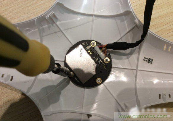 真飛機(jī)拆不著，那就來(lái)拆拆無(wú)人機(jī)&ldquo;鼻祖&rdquo;大疆吧！