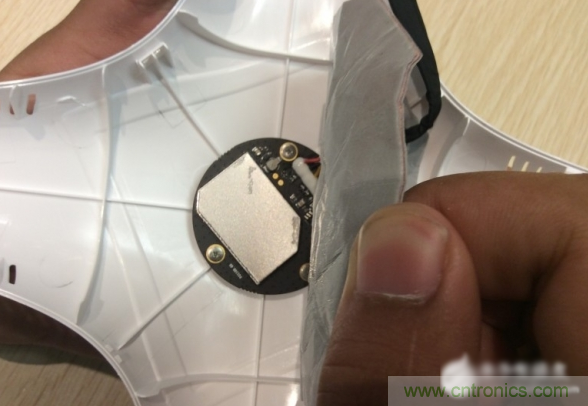 真飛機(jī)拆不著，那就來(lái)拆拆無(wú)人機(jī)&ldquo;鼻祖&rdquo;大疆吧！