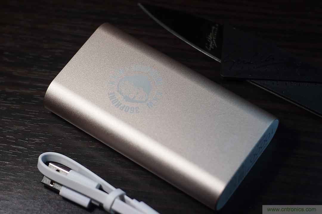 移動電源也玩雙引擎？快到你想象不到