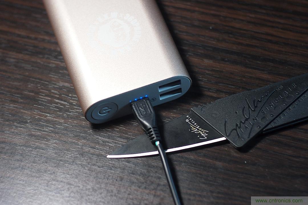 移動電源也玩雙引擎？快到你想象不到