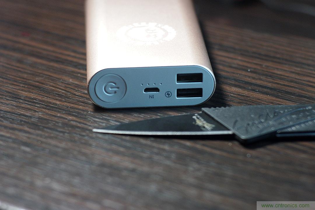 移動電源也玩雙引擎？快到你想象不到