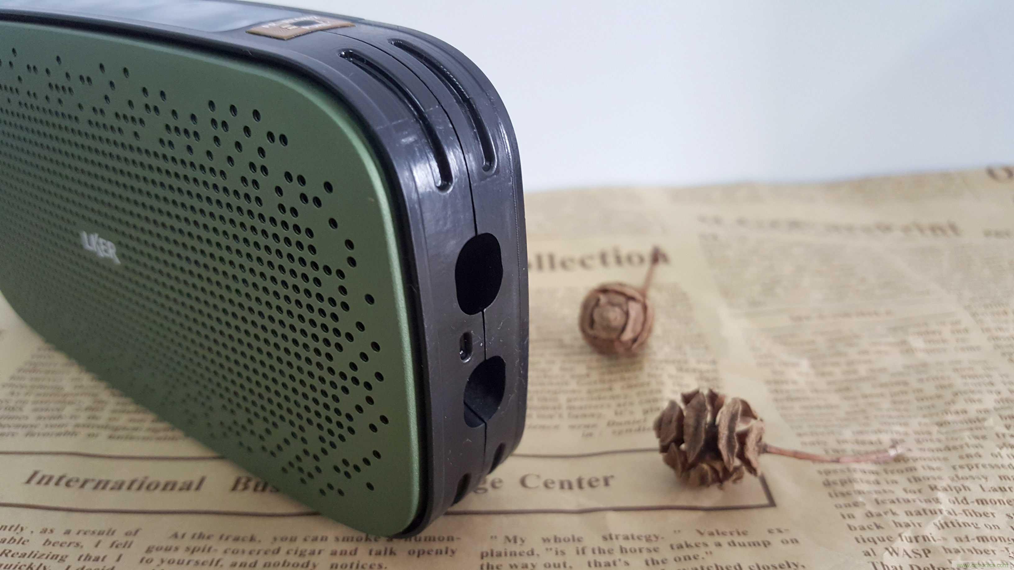 搞怪&ldquo;美人魚&rdquo;盡享靈克藍(lán)牙音箱的天籟之音！