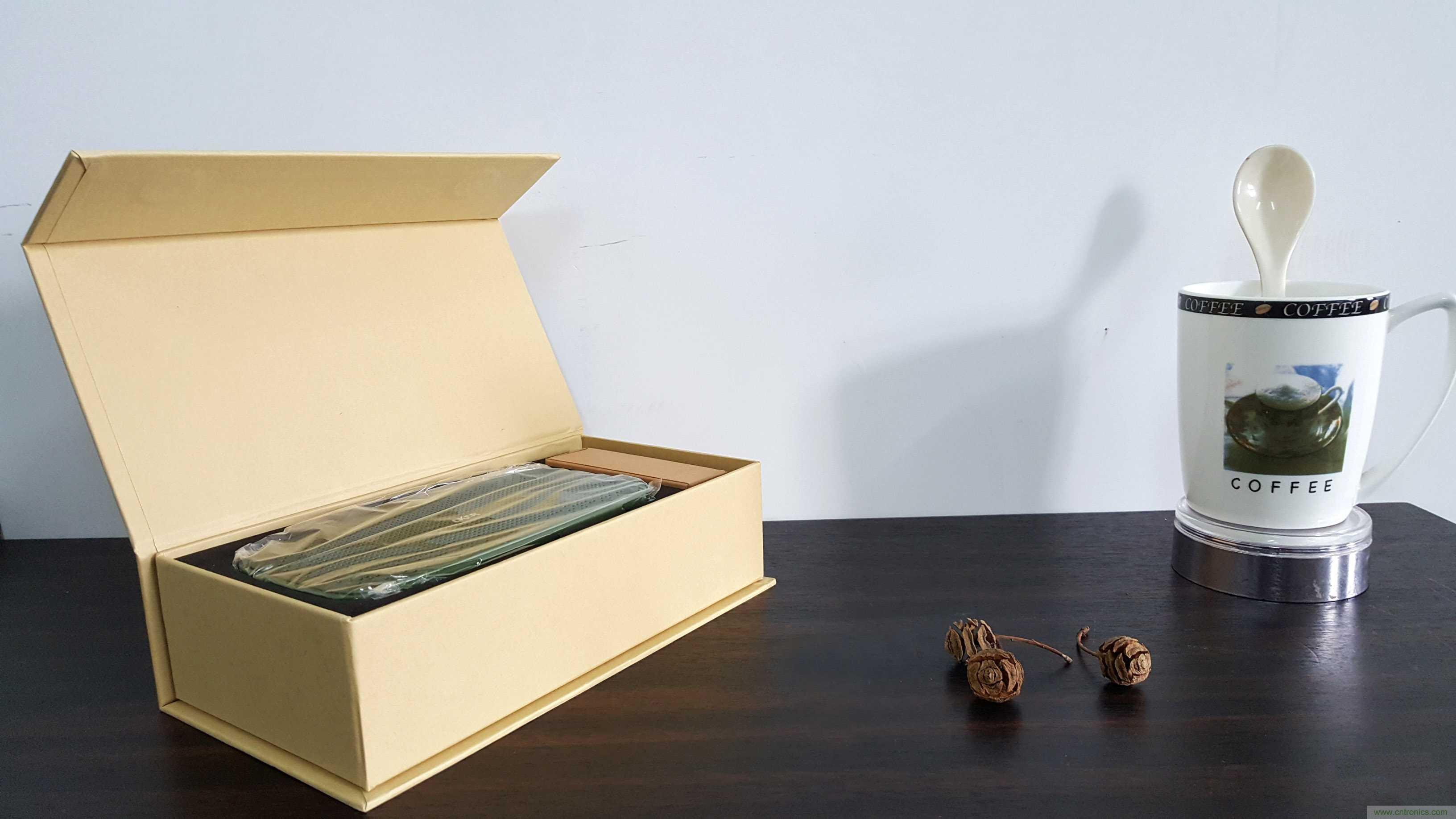 搞怪&ldquo;美人魚&rdquo;盡享靈克藍(lán)牙音箱的天籟之音！