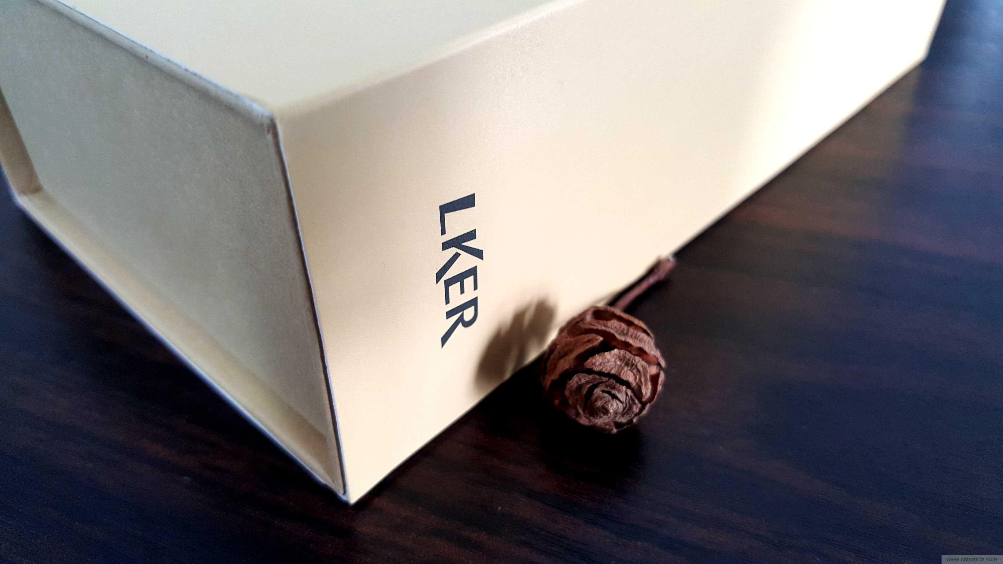 搞怪&ldquo;美人魚&rdquo;盡享靈克藍(lán)牙音箱的天籟之音！