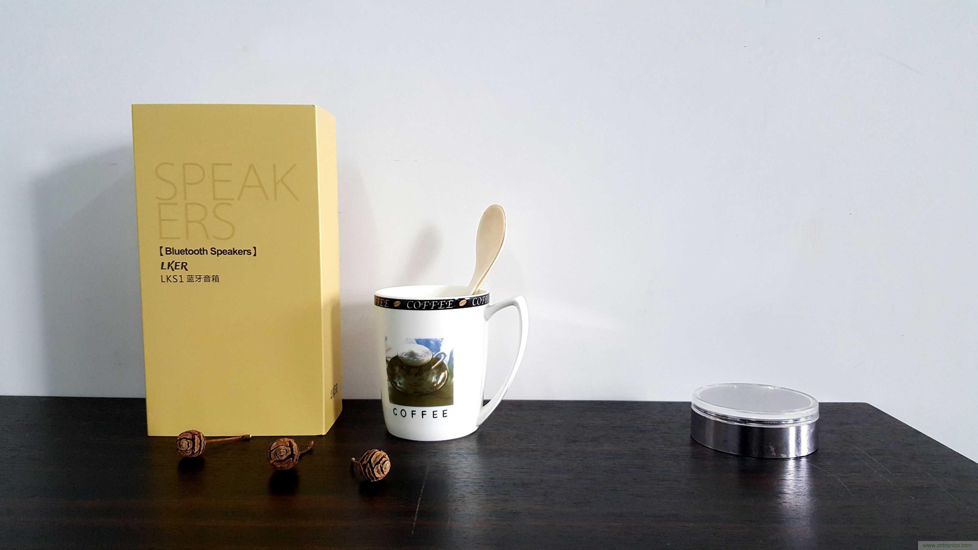 搞怪&ldquo;美人魚&rdquo;盡享靈克藍(lán)牙音箱的天籟之音！