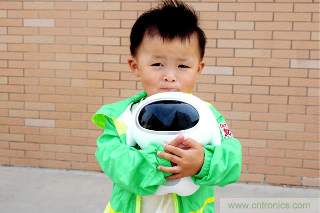 &ldquo;爸爸再不陪我，我就長大了&rdquo;&mdash;&mdash;小騰機(jī)器人