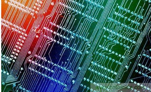 【導(dǎo)讀】對于一個新設(shè)計(jì)的電路板，調(diào)試起來往往會遇到一些困難，特別是當(dāng)板比較大、元件比較多時，往往無從下手。但如果掌握好一套合理的調(diào)試方法，調(diào)試起來將會事半功倍。  對于剛拿回來的新PCB板，我們首先要大概觀察一下，板上是否存在問題，例如是否有明顯的裂痕，有無短路、開路等現(xiàn)象。如果有必要的話，可以檢查一下電源跟地線之間的電阻是否足夠大。  然后就是安裝元件了。相互獨(dú)立的模塊，如果您沒有把握保證它們工作正常時，最好不要全部都裝上，而是一部分一部分的裝上（對于比較小的電路，可以一次全部裝上），這樣容易確定故障范圍，免得到時遇到問題時，無從下手。一般來說，可以把電源部分先裝好，然后就上電檢測電源輸出電壓是否正常。如果在上電時您沒有太大的把握（即使有很大的把握，也建議您加上一個保險絲，以防萬一），可考慮使用帶限流功能的可調(diào)穩(wěn)壓電源。先預(yù)設(shè)好過流保護(hù)電流，然后將穩(wěn)壓電電源的電壓值慢慢往上調(diào)，并監(jiān)測輸入電流、輸入電壓以及輸出電壓。如果往上調(diào)的過程中，沒有出現(xiàn)過流保護(hù)等問題，且輸出電壓也達(dá)到了正常，則說明電源部分OK。反之，則要斷開電源，尋找故障點(diǎn)，并重復(fù)上述步驟，直到電源正常為止。  接下來逐漸安裝其它模塊，每安裝好一個模塊，就上電測試一下，上電時也是按照上面的步驟，以避免因?yàn)樵O(shè)計(jì)錯誤或/和安裝錯誤而導(dǎo)致過流而燒壞元件。  PCB   尋找故障的辦法一般有下面幾種：  ①測量電壓法。首先要確認(rèn)的是各芯片電源引腳的電壓是否正常，其次檢查各種參考電壓是否正常，另外還有各點(diǎn)的工作電壓是否正常等。例如，一般的硅三極管導(dǎo)通時，BE結(jié)電壓在0.7V左右，而CE結(jié)電壓則在0.3V左右或者更小。如果一個三極管的BE結(jié)電壓大于0.7V（特殊三極管除外，例如達(dá)林頓管等），可能就是BE結(jié)就開路。  ②信號注入法。將信號源加至輸入端，然后依次往后測量各點(diǎn)的波形，看是否正常，以找到故障點(diǎn)。有時我們也會用更簡單的辦法，例如用手握一個鑷子，去碰觸各級的輸入端，看輸出端是否有反應(yīng)，這在音頻、視頻等放大電路中常使用（但要注意，熱底板的電路或者電壓高的電路，不能使用此法，否則可能會導(dǎo)致觸電）。如果碰前一級沒有反應(yīng)，而碰后一級有反應(yīng)，則說明問題出在前一級，應(yīng)重點(diǎn)檢查。  ③當(dāng)然，還有很多其它的尋找故障點(diǎn)的方法，例如看、聽、聞、摸等。&ldquo;看&rdquo;就是看元件有無明顯的機(jī)械損壞，例如破裂、燒黑、變形等;&ldquo;聽&rdquo;就是聽工作聲音是否正常，例如一些不該響的東西在響，該響的地方不響或者聲音不正常等;&ldquo;聞&rdquo;就是檢查是否有異味，例如燒焦的味道、電容電解液的味道等，對于一個有經(jīng)驗(yàn)的電子維修人員來說，對這些氣味是很敏感的;&ldquo;摸&rdquo;就是用手去試探器件的溫度是否正常，例如太熱，或者太涼。一些功率器件，工作起來時會發(fā)熱，如果摸上去是涼的，則基本上可以判斷它沒有工作起來。但如果不該熱的地方熱了或者該熱的地方太熱了，那也是不行的。一般的功率三極管、穩(wěn)壓芯片等，工作在70度以下是完全沒問題的。70度大概是怎樣的一個概念呢？如果你將手壓上去，可以堅(jiān)持三秒鐘以上，就說明溫度大概在70度以下（注意要先試探性的去摸，千萬別把手燙傷了）。  好了，關(guān)于調(diào)試的問題，我們今天就暫時講這么多，如果想要了解更多的調(diào)試方法和經(jīng)驗(yàn)，可以去找一些家用電器維修的書來看看，一個好的設(shè)計(jì)人員，首先應(yīng)該是一個好的維修人員。