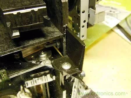 廢舊收音機(jī)如何變身成酷炫機(jī)器人？