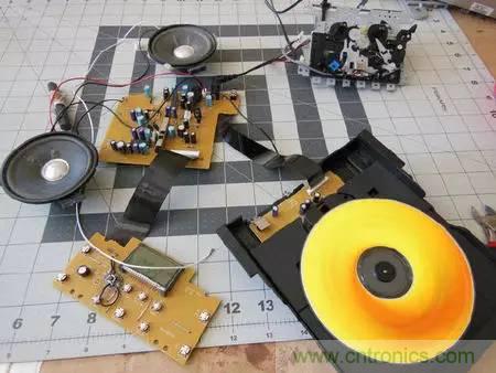 廢舊收音機(jī)如何變身成酷炫機(jī)器人？