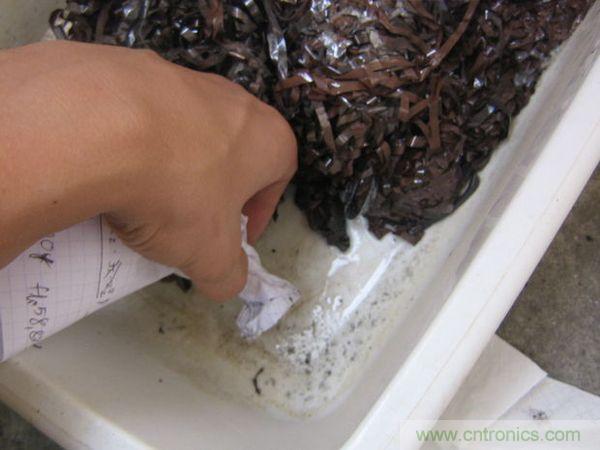 藝術(shù)源于生活，用生活中的物件也能制作磁流體