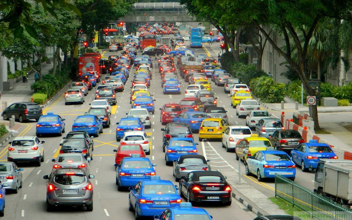 當(dāng)我們在談?wù)撟詣玉{駛時，我們到底在談?wù)撌裁矗? width=