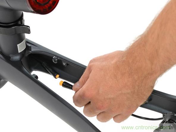 從電池到傳感器，完整拆解小米智能自行車