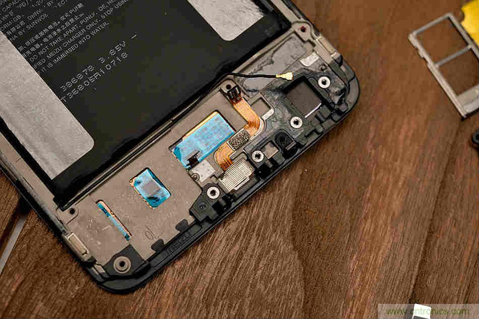拆解魅族15 Plus：玩轉(zhuǎn)了新概念，但其工藝究竟如何？