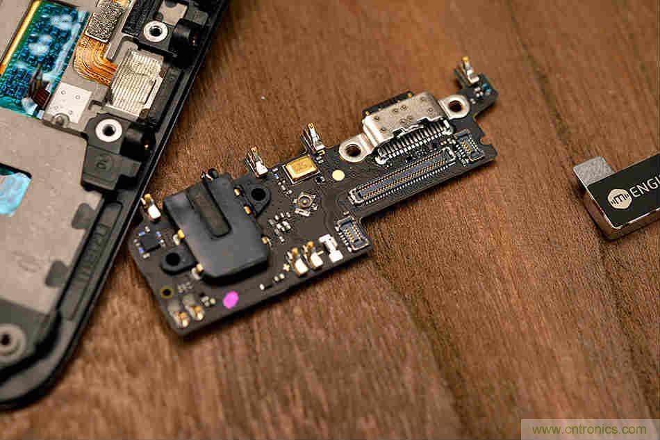 拆解魅族15 Plus：玩轉(zhuǎn)了新概念，但其工藝究竟如何？