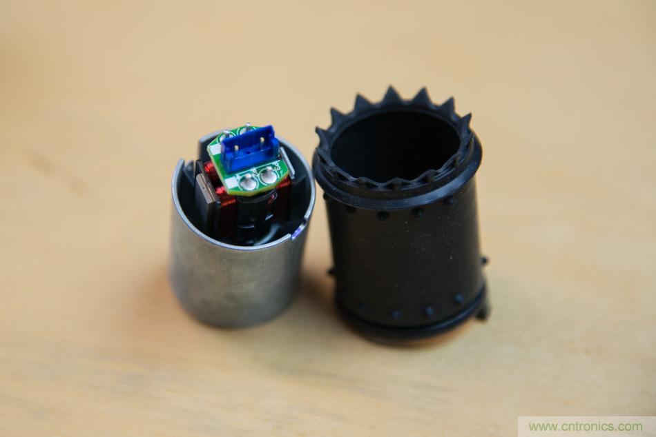 拆解戴森吹風機：近三千元的價格貴在哪？