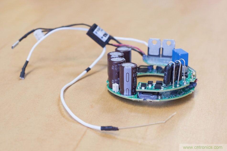 拆解戴森吹風機：近三千元的價格貴在哪？