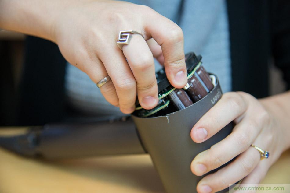 拆解戴森吹風機：近三千元的價格貴在哪？