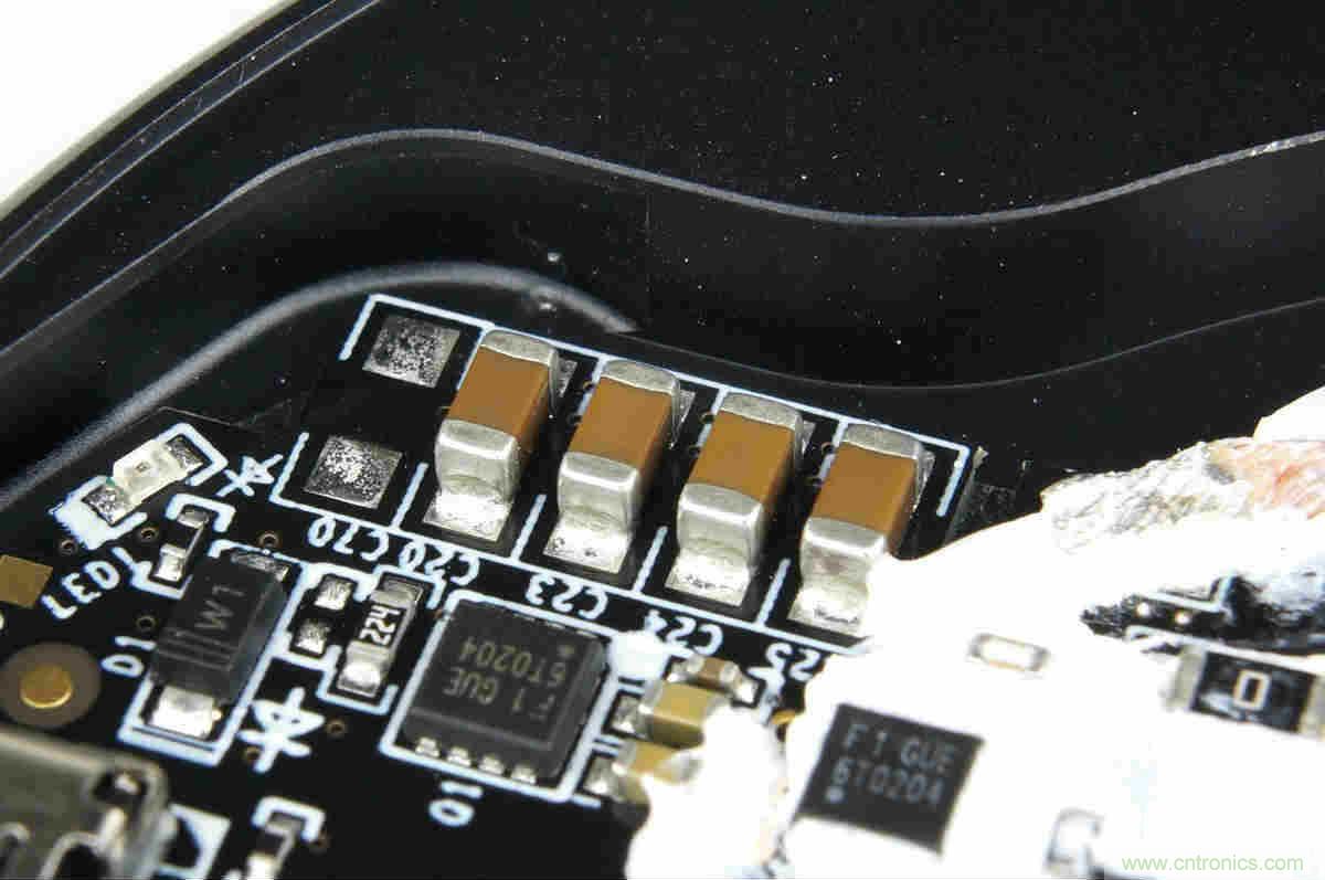 拆解對比：系出同門，小米、紫米無線充電器的差別有多大？