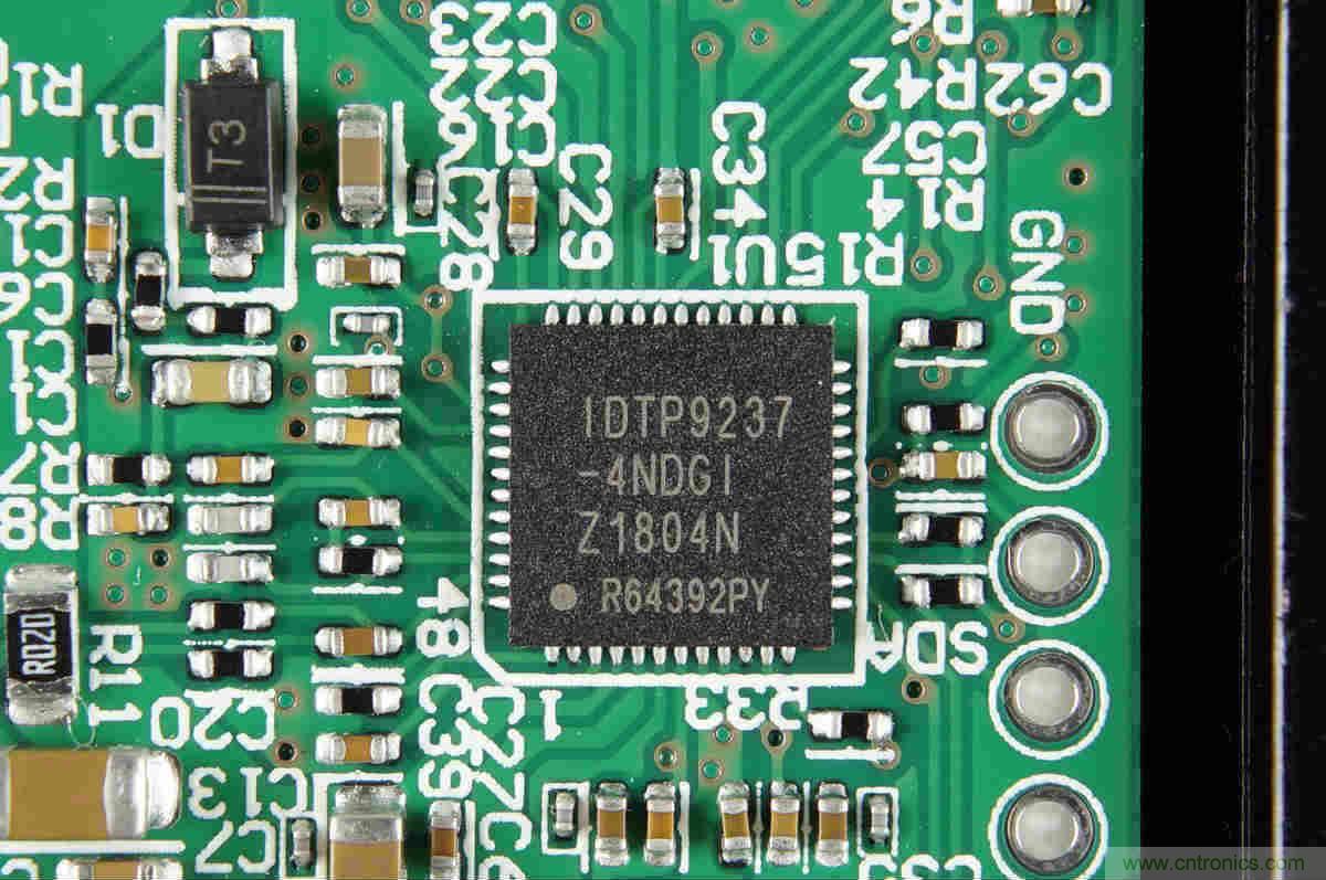 拆解對比：系出同門，小米、紫米無線充電器的差別有多大？
