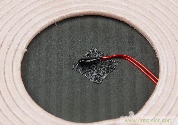 拆解對比：系出同門，小米、紫米無線充電器的差別有多大？