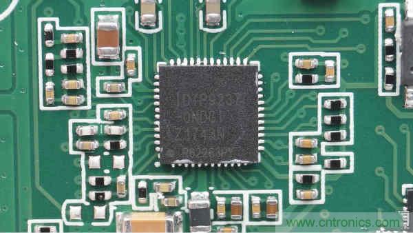 拆解華為保時捷設(shè)計快充無線充電器：憑啥能賣699？