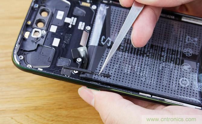 拆解黑鯊手機(jī)：多級(jí)直觸一體式液冷系統(tǒng)有什么門(mén)道？