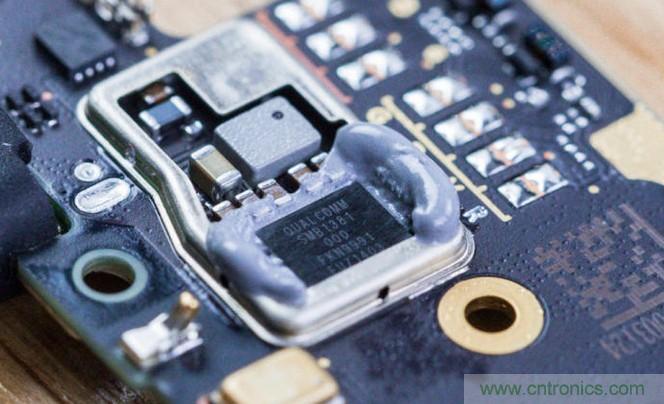 拆解黑鯊手機(jī)：多級(jí)直觸一體式液冷系統(tǒng)有什么門(mén)道？