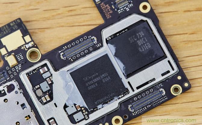 拆解黑鯊手機(jī)：多級(jí)直觸一體式液冷系統(tǒng)有什么門(mén)道？