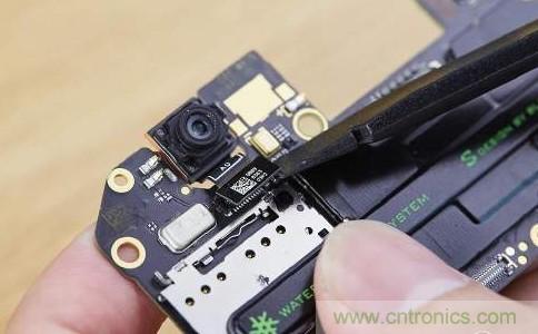 拆解黑鯊手機(jī)：多級(jí)直觸一體式液冷系統(tǒng)有什么門(mén)道？