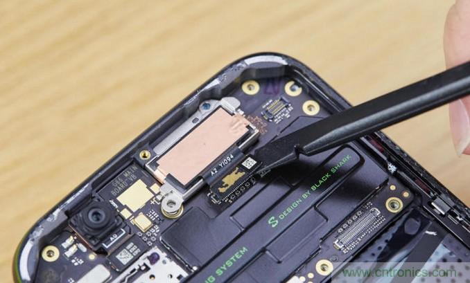 拆解黑鯊手機(jī)：多級(jí)直觸一體式液冷系統(tǒng)有什么門(mén)道？