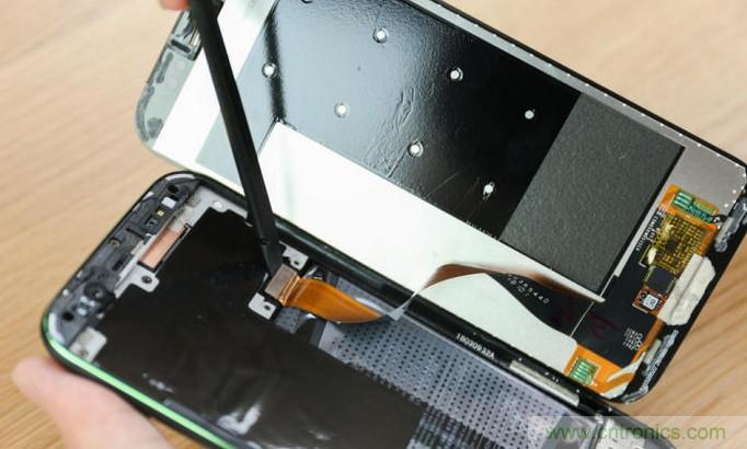 拆解黑鯊手機(jī)：多級(jí)直觸一體式液冷系統(tǒng)有什么門(mén)道？