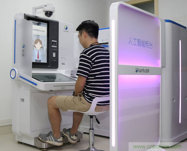 探路政務(wù)辦事柜臺(tái)&ldquo;無人化&rdquo;，引領(lǐng)&ldquo;互聯(lián)網(wǎng)+政務(wù)&rdquo;革新