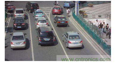 如何在車流涌動(dòng)的道路上運(yùn)用監(jiān)控系統(tǒng)？