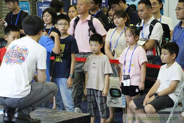 明年再見！&ldquo;WAIE 2019第四屆上海國際人工智能展覽會(huì)暨人工智能產(chǎn)業(yè)大會(huì)&rdquo;完美落幕！