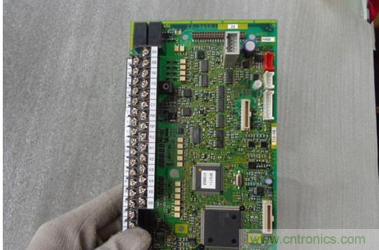 變頻器的輸出頻率調(diào)高，那么輸出電壓將如何提高？