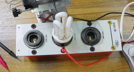 電燈泡內(nèi)通有交流電，為什么看不到燈泡在閃爍？