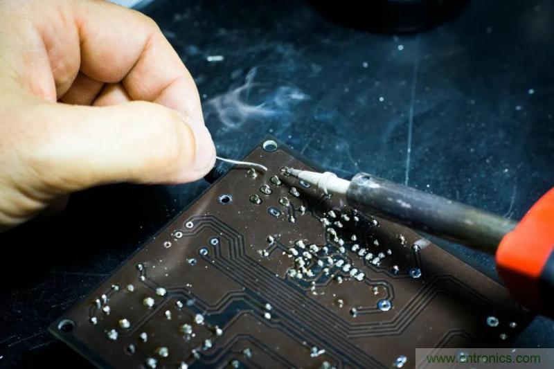 如何引腳接地十字焊盤，過孔完全接地?