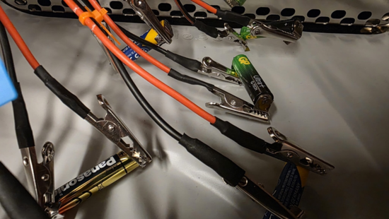 AAA電池怎么選？5款A(yù)AA堿性電池實(shí)測(cè)，結(jié)果可能出乎意料