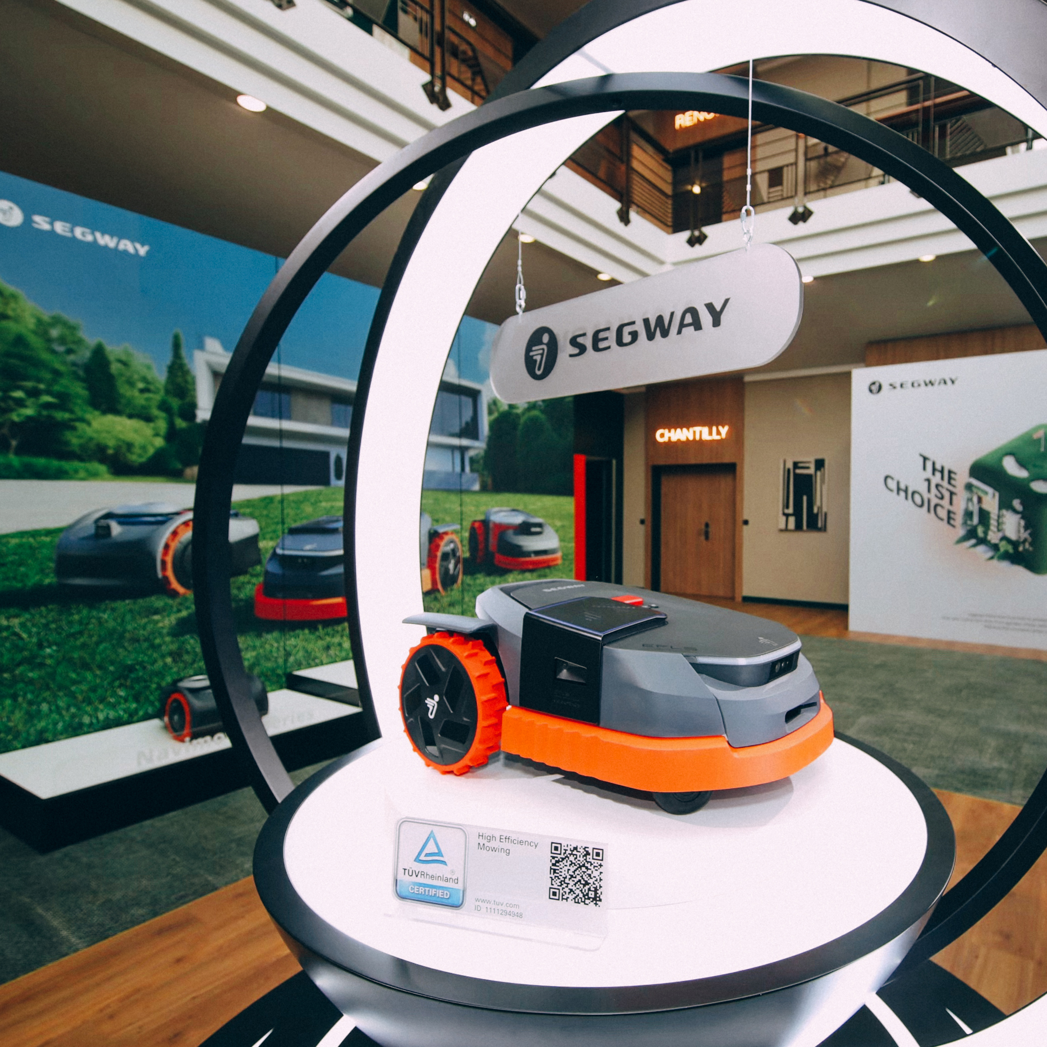 意法半導體推出車規(guī)衛(wèi)星導航芯片跨界賦能賽格威智能割草機