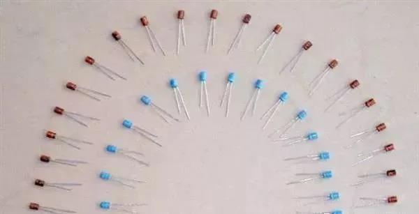 為什么鋁電解電容不能承受反向電壓？