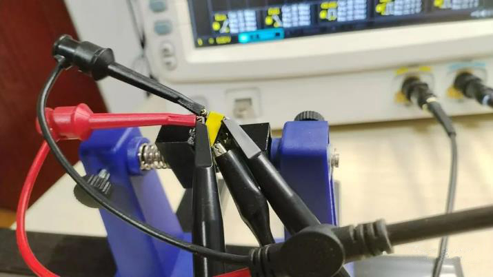 如何利用示波器快速判斷變壓器的同名端和異名端？