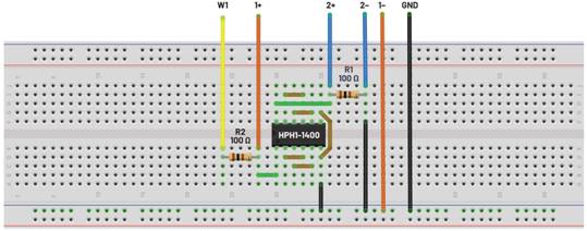   材料  ? ADALM2000主動學(xué)習(xí)模塊 ? 無焊試驗(yàn)板和跳線套件 ? 一臺HPH1-1400L 6繞組變壓器 ? 一臺HPH1-0190L 6繞組變壓器 ? 兩個100 Ω電阻  說明  在無焊試驗(yàn)板上構(gòu)建圖2所示的電路。需要使用此設(shè)置來測量初級/次級匝數(shù)比為1:1的三種不同配置下，兩個變壓器型號各自的頻率響應(yīng)。兩個紅色箭頭表示在初級和次級使用同一個線圈的配置中連接源電阻和負(fù)載電阻的位置。藍(lán)色箭頭對應(yīng)的是在初級和次級使用兩個串聯(lián)線圈的配置。綠色箭頭對應(yīng)的是在初級和次級使用三個串聯(lián)線圈的配置。