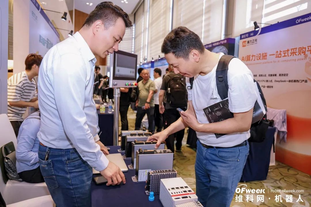 大咖齊聚，智啟新篇 | OFweek 2025（第十四屆）中國(guó)機(jī)器人產(chǎn)業(yè)大會(huì)圓滿收官！